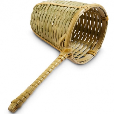 filtro de bambú natural con una asa